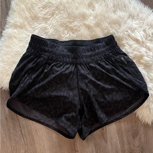 Lululemon Hotty Hot Shorts 4”